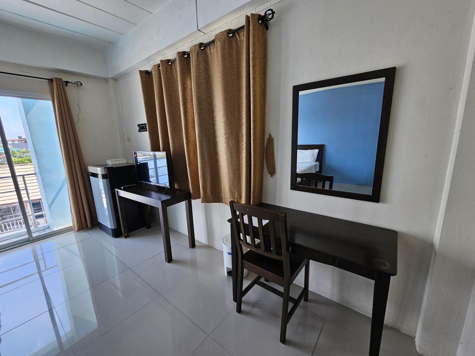 Si Fah At Bangsaen Hotel Ban Rong Khoei Exterior foto